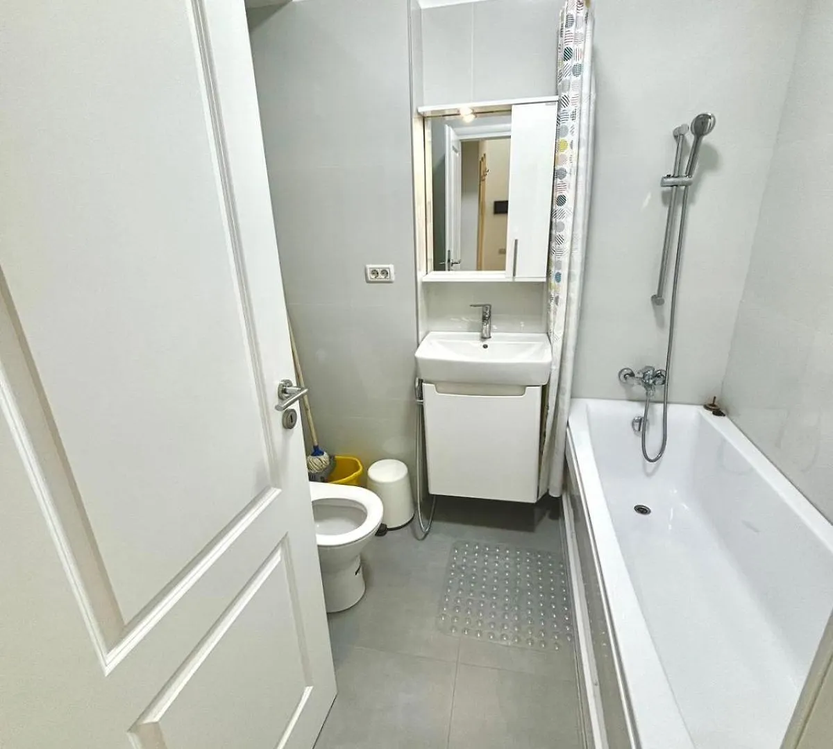 Fusion Apartment In Sector 5 Aproape De Centru Fa1 Bucharest 0*,  Romania